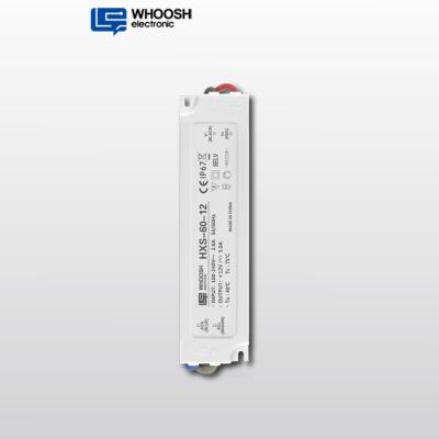 China Conductor plástico impermeable de la vivienda 60W 12V 5A LED de la fuente de alimentación de la muestra IP67 del LED en venta