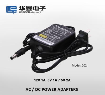 China Uno mismo que refresca el adaptador DC universal 12W 1A de escritorio de la CA adaptador universal de 12 voltios en venta