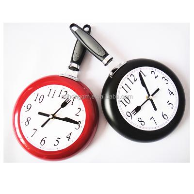 China Metal Innovate Most Popular Metal Skillet Frying Pan Kitchen Clock Wall Clock for sale