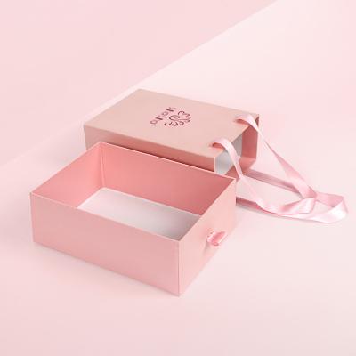 China Individuell angefertigte Schmuckschachtel rosa Ohrringe Ring Schublade Geschenkpapier-Box mit Griff zu verkaufen