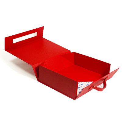 Chine Logo personnalisé Carton de luxe Couleur rouge Boîtes à cadeaux pliantes magnétiques avec ruban en cuir à vendre