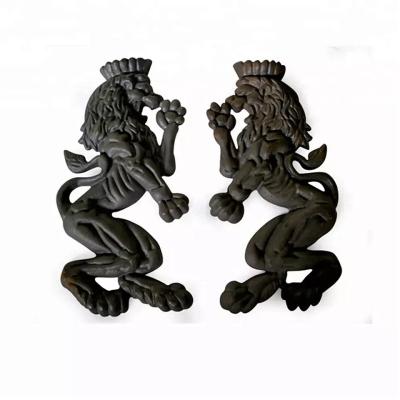 China Manufacturer Cast Iron Ornamental Decoration Lizard Lion Dragon Butterfly Horse Eagle Crane Easily Assembled Animal Props For Fence Gate for sale