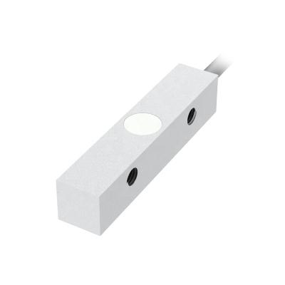 China Positioning LANBAO Plastic DC Square NPN/PNP Inductive Proximity Sensor For Metal Targets for sale