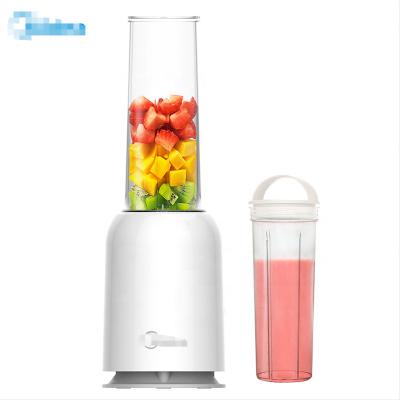 China New fully automatic portable mini cup easy handling, multifunctional and sensitive juicer portable cup for sale