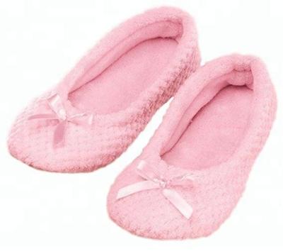 China Anti-skid Plush Cloth Indoor Slipper Housewife Foldable Slippers for sale