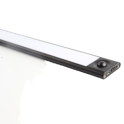 Chine Capteur de mouvement Lumière LED en aluminium pour armoire et meubles 400 mm à vendre