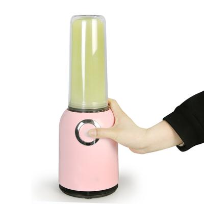 China Car As Seen On Bottle Portable Hand Juicer Electric Blender Smoothie Maker Milkshake Machine Small Size Personal Blender for sale