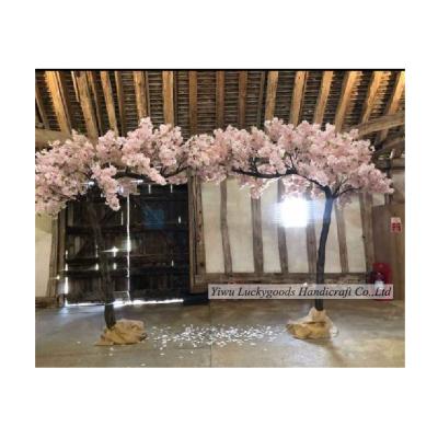 China Hot Sale Decorative Fiberglass Artificial Cherry Blossom Tree Arch Wedding Ceremony LG20180727-3 for sale