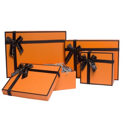 China Custom Recyclable Eco Friendly Luxury Paper Gift Boxes With Ribbon for sale