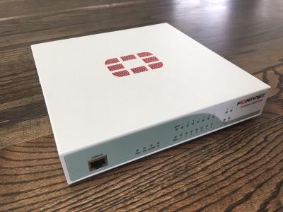 China blanco de la señal de Fortigate 92d RAL 9003 del cortafuego del hardware de Fortinet de la producción 2Gbps en venta