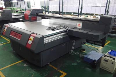 China De Commerciële UV Flatbed Printer van het glas Grote Formaat met 2500x1300mm Epson DX5 Hoofd Te koop