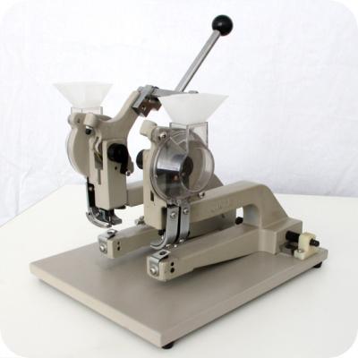 Chine Manual Two Head Eyelet Punch Machine Easy To Operate à vendre