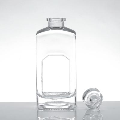 China Small Size Rum Spirits Vodka Beverage 700ml Whiskey Glass Bottle With Screw Cap for sale