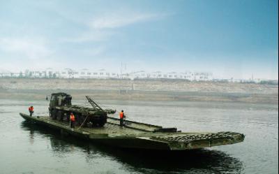 Chine Pont de flottement militaire dépisté de puissance de pont provisoire de la charge 72t à vendre