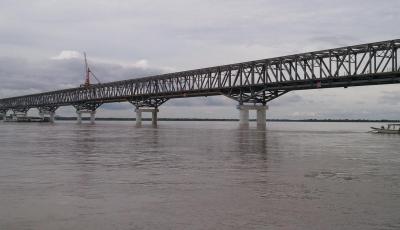 China Eenvoudige de Structuurbrug met hoge weerstand van de Staalbundel met Concreet Dek Te koop