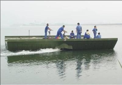 Chine 104m a préfabriqué le pont de flottement de ponton/bateaux militaires pour le réservoir, artillerie à vendre