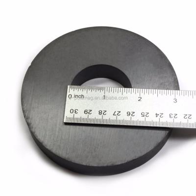 China Maßgeschneiderter Y35 Ferritmagnet Diametral magnetisierter Ring für professionelle Lautsprecher zu verkaufen