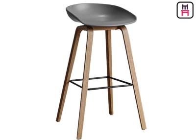 Chine Tabourets en plastique de chaise d'oeufs de Nodic contre-, cadre moderne en bois du tabouret de bar pp d'oeufs à vendre