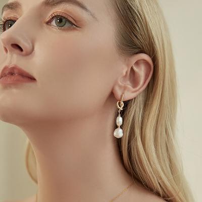 China Wholesale FASHIONABLE Drop Earrings Female Metal Pearl Baroque Stud Earrings For Women Jewelry for sale