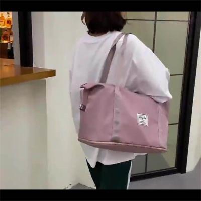 China Fashion Large Capacity Foldable GYM Bags 2023 Hot Sale Women Handbags Waterproof Travel Bags Luggage for sale