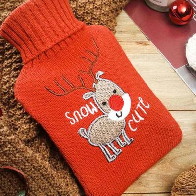 China red puppy santa claus knitted covers hot water bottles for winter warm promotion Te koop