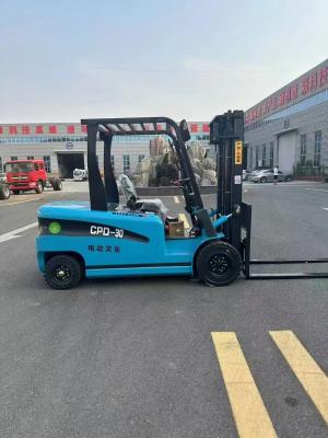 Chine Chauffre-citerne électrique de 3 tonnes avec une longueur de fourche de 1,2 mètre et un régulateur de tension AC à batterie de 48 V à vendre