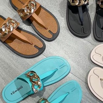 China Mules sell 2021 fashionable women's fishbone slippers wholesale new women's flat shoes sandals for sale