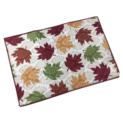 China Sustainable Maple Leaves Drying Mat Hot Sale Waterproof Silver Gold Accessories Table Place Mat Classic Style Feature Dish Mat for sale