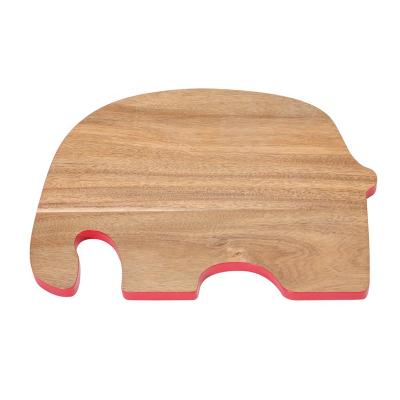 China Customized Sustainable Natural Wood Animal Shaped Cutting Board Pig Cow Cute Fish Shaped Wooden Cutting Board for sale