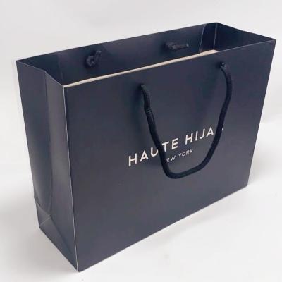 China El regalo reciclado elegante empaqueta los bolsos personalizados cartulina de Kraft con la chapa fonda en venta