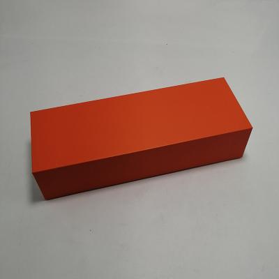 Chine Emballage fait sur commande de boîte-cadeau d'imprimerie de papier de boîte de style orange de livre avec l'aimant à vendre