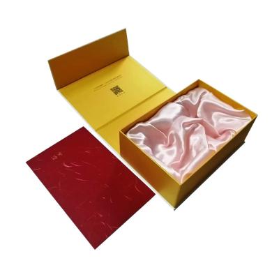 China Kundenspezifische Luxuskosmetik-Verpackenkasten-Weiß und Goldkosmetik-Geschenkbox zu verkaufen