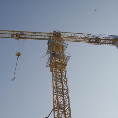 China Travelling Chassis Flat Top Tower Crane Machine 16 Ton 10ton 20ton for sale