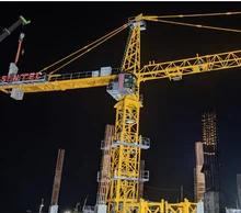 Chine Crane de construction à toit plat sans pointe avec PLC ou système de commande de conversion de fréquence à vendre