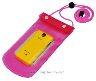 China 0.3mm Non-toxic Vinyl Water-Tight Phone Pouch for Smart Phone with Sanp Buttons for sale