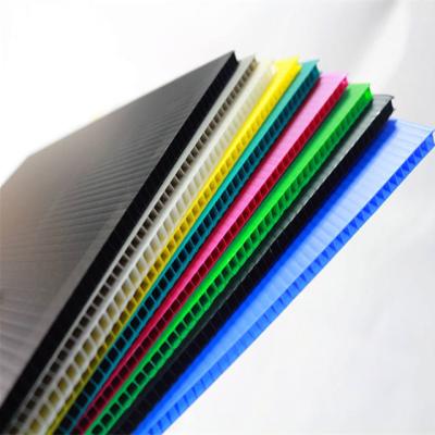 China Druable Moisture Proof PP Fluted Corrugated Plastic Sheet Floor Protection for sale