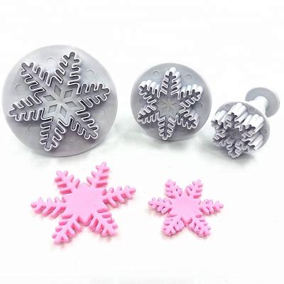 China Viable DIY 3pcs Hexagonal Snowflake Shape Cake Decorating Mold Plastic Plunger Fondant Cutter Set /Cookie Cutter Mold for sale