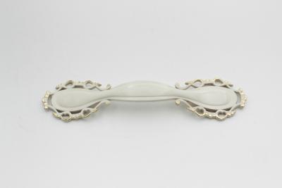 China Ivory Cabinet Handle Modern Style Zine Alloy Furniture Handle Wardrobe Pulls for sale