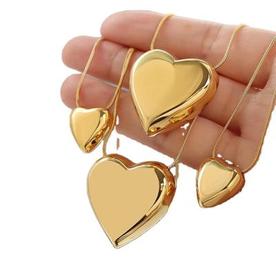 China Other Heart Pendant Necklace Wholesale Gold Finish Jewelry Stainless Steel Heart Toggle Necklace for sale