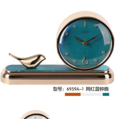 China 2022 China Gift Classic Style New Design Handmade High End Bird Table Clock For Gifts for sale