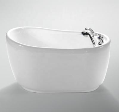 China Freestanding Flat Simple Design Common Short Bathtub One Person Use Small Size Bathtub With Seat (H5212) for sale