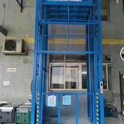 China Elevador de carga de almacén estable con características de energía y seguridad de 3 fases mejoradas en venta