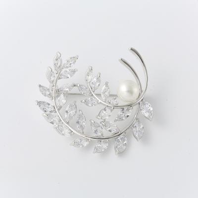 China Fashionable Hot Sales Shape Simple Silver Foil Zircon Pearl Brooch Pin For Women Gifts for sale