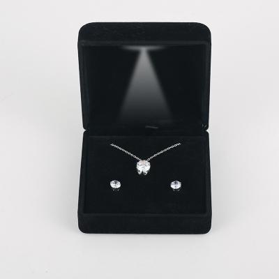 China Hot Sale Charm 925 Sterling Silver Link Necklace Packaging And Velvet Box With LED Induction Lamp for sale