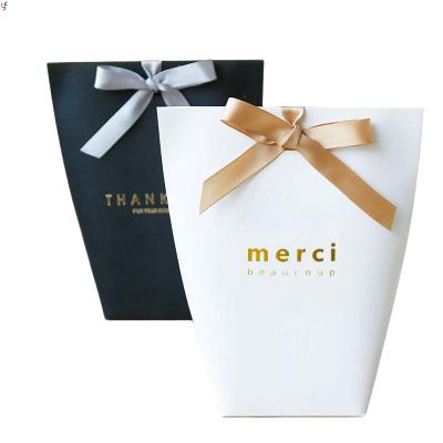 China Recyclable Luxury White Extra Christmas Ornament Business Christmas Gift Wrapping Sample Small White Paper Bag for sale