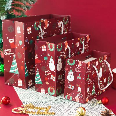 China Recycled Materials Paper Bag Portable Gift Envelope Paper Christmas Eve Christmas Scarf Paper Gift Bag for sale