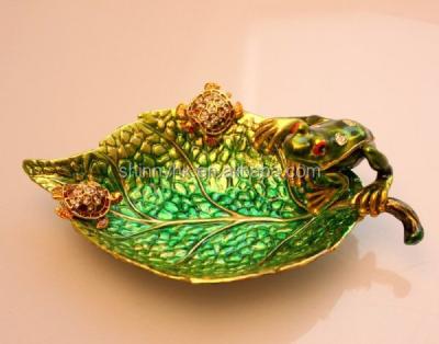 China 2015 Latest Alloy Luxury Crystal Studded Style 2 Turtles and Frogs on Green Leaf Ring Dish Jewelry Tray Holder for sale