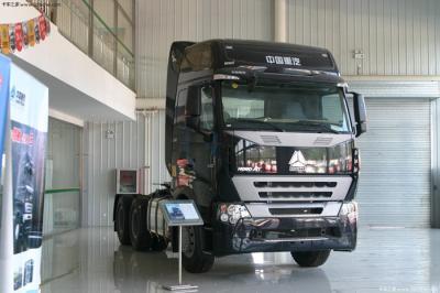 중국 트레일러 트럭 Sinotruk Howo A7 10는 디젤 엔진 420HP 트랙터 트럭을 선회합니다 판매용