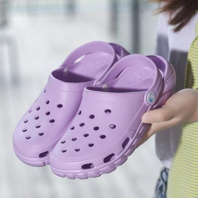 China 2020 Soft Lightweight Massage Women Beach Clogs Garden Hole Shoes for sale