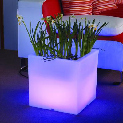 China PPmaterial cube outdoor garden solar waterproof led flower pot lights with RGB light for sale